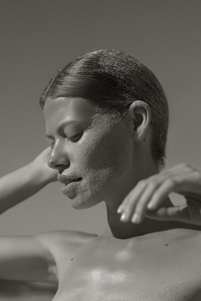 Foto: UNGER TRAVEL ISSUE »Beach«— Laura Palm