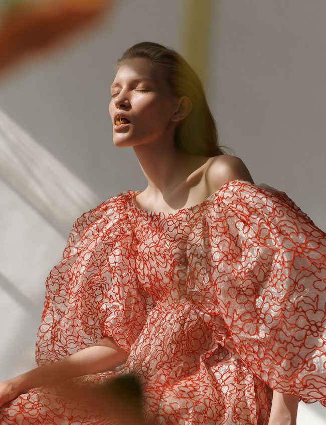 Foto: LE MILE MAGAZINE »White Rabbit« — Laura Palm